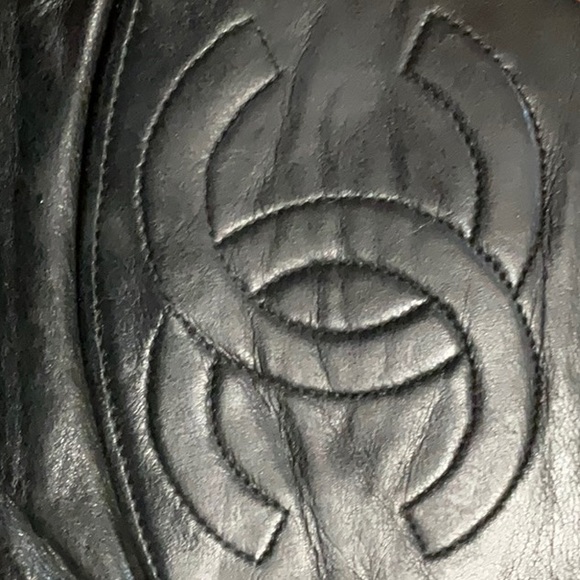 CHANEL Accessories - Gently Used Lux, Chanel Wallet lambskin, Crinkling In Leather final sale $2000